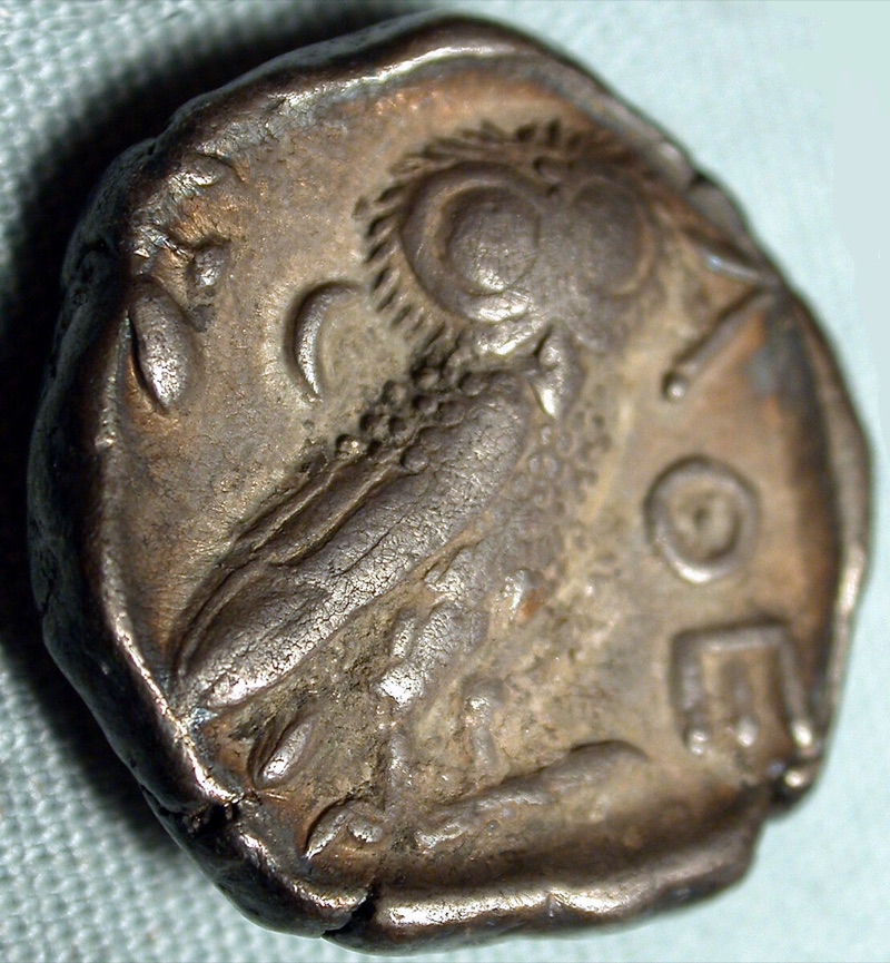 The owl reverse of a silver tetradrachm cataloged 440–404 BCE, with ΑΘΕ to the right.
